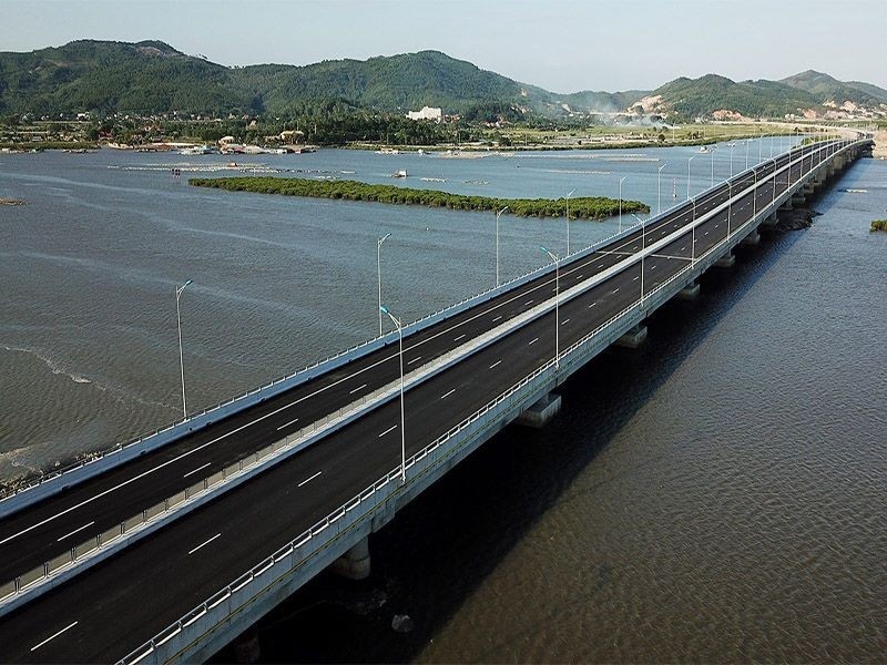 Tuyến cao tốc kết nối qua cầu Bạch Đằng tạo động lực phát triển logistics và du lịch cho khu vực.