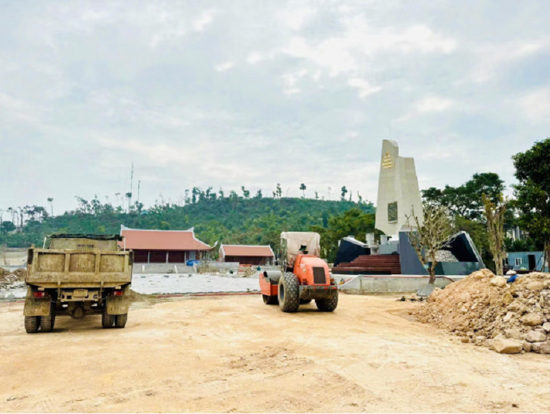 Các hạng mục thi công đang được gấp rút triển khai để&nbsp;hướng tới phục vụ Đại lễ cầu an, cầu siêu do UBND phường Đồ Sơn tổ chức. Ảnh: PT.&nbsp;