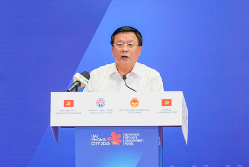 GS.TS Nguyễn Xuân Thắng, Chủ tịch Hội đồng Lý luận Trung ương phát biểu đề dẫn hội thảo. Ảnh: ĐT. 