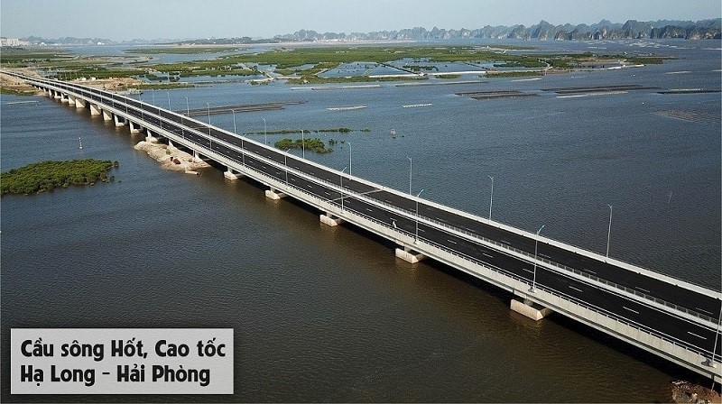 Tuyến cao tốc Hạ Long - Hải Phòng nhìn từ trên cao với hạ tầng kỹ thuật hiện đại.