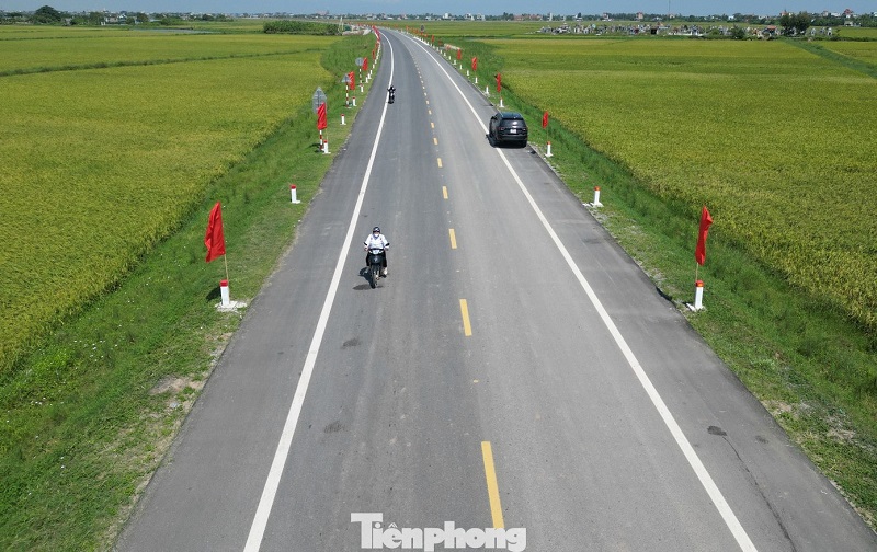 Tuyến đường là dự án thành phần thuộc tuyến đường ven biển Quốc gia Bắc Nam và phục vụ cả ô tô, xe máy lưu thông. tp-6.jpg