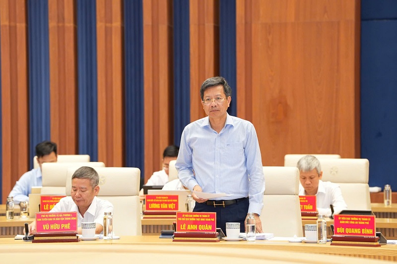 Phó Chủ tịch Thường trực UBND thành phố Lê Anh Quân phát biểu tại Hội nghị.