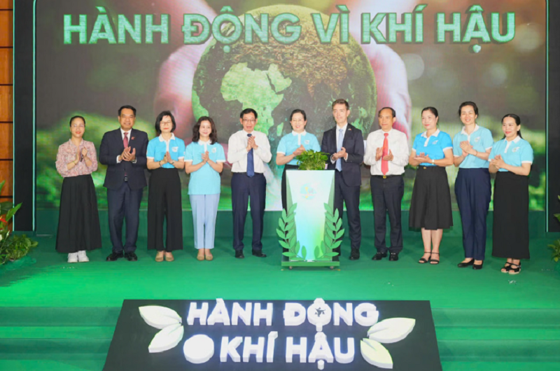 Phát huy vai trò phụ nữ trong chuyển đổi xanh và bảo vệ môi trường Phát huy vai trò phụ nữ trong chuyển đổi xanh và bảo vệ môi trường