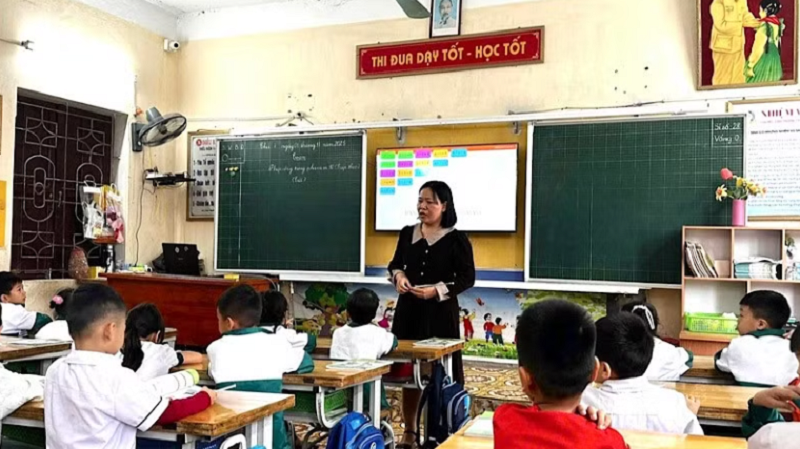 Một giờ học của cô và trò Trường tiểu học An Phụ, phường Trần Liễu (Hải Phòng).