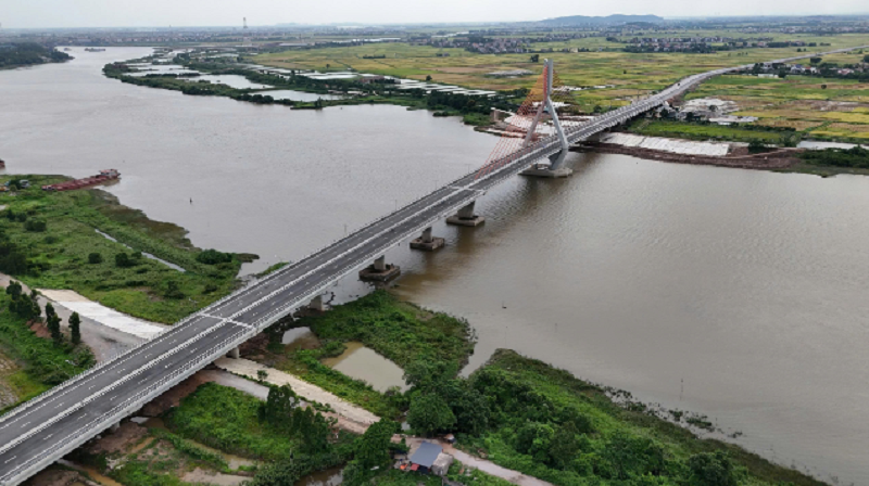 Cầu nghìn tỷ đồng vượt sông Thương, dân hết cảnh qua sông lụy phà- Ảnh 1. Cầu nghìn tỷ đồng vượt sông Thương, dân hết cảnh qua sông lụy phà- Ảnh 1.