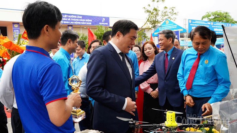 Thứ trưởng Nguyễn Sinh Nhật Tân dự lễ phát động Tháng Công nhân năm 2026 - 6