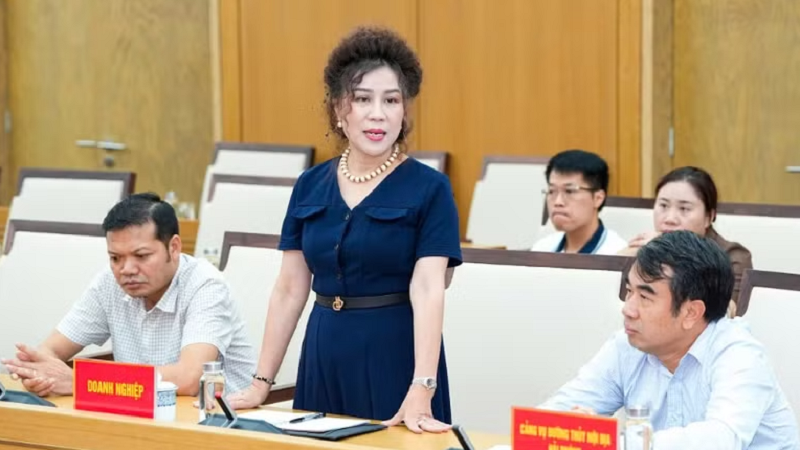 Đại diện doanh nghiệp xăng dầu phát biểu ý kiến. Đại diện doanh nghiệp xăng dầu phát biểu ý kiến.