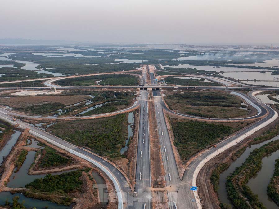 Cận cảnh nút giao cao tốc ‘trăm tỷ’ sắp đưa vào khai thác ở Quảng Ninh