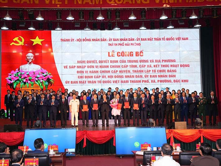 Từ hôm nay, người dân Hải Phòng làm thủ tục hành chính tại 114 xã, phường, đặc khu mới