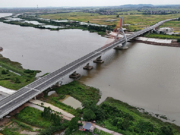 Cầu nghìn tỷ đồng vượt sông Thương, dân hết cảnh qua sông lụy phà