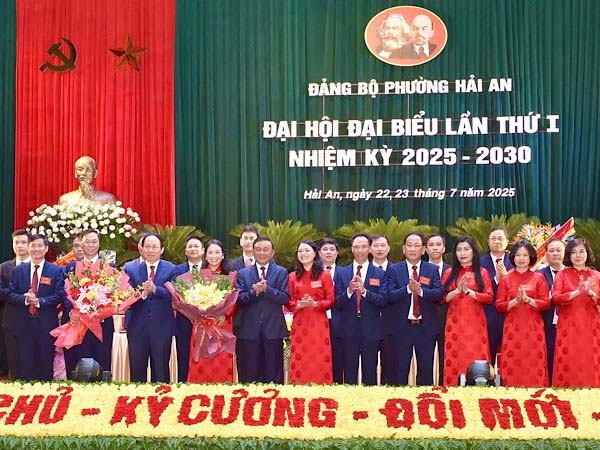 Đồng chí Trần Cẩm Tú, Ủy viên Bộ Chính trị, Thường trực Ban Bí thư dự Đại hội điểm cấp phường tại Hải Phòng