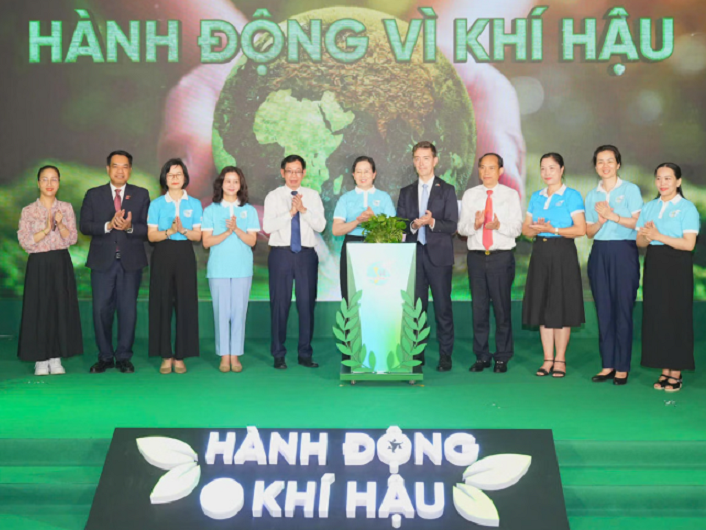 Phát huy vai trò phụ nữ trong chuyển đổi xanh và bảo vệ môi trường