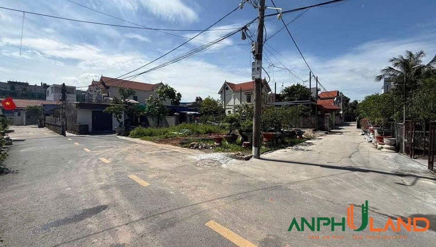 Chỉ 2,8xx tỷ 3 ô tô tránh nhau tại TDP 7 phường Thuỷ Nguyên (xã Tân Dương), TP Hải Phòng