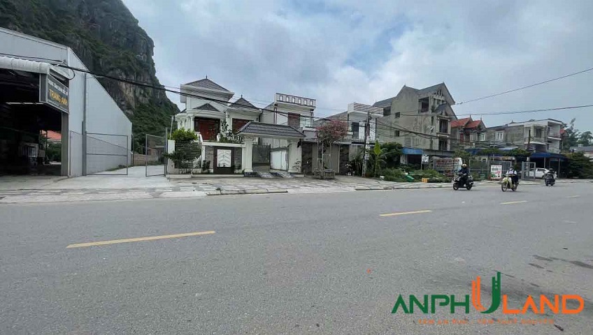 Cần bán nhà mái thái đẹp, mặt đường 352 xã Việt Khê (xã Lại Xuân cũ), TP Hải Phòng